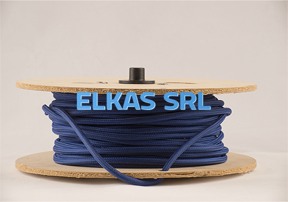 Nossos cabos são certificados. Eles também têm um processo de colagem que os impede de serem desintegrados em sua armadura